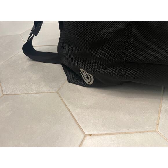 Timbuk2 Black Nylon Tote Handles /crossbody Pockets Outdoors Travel w/ Handle - Picture 3 of 8